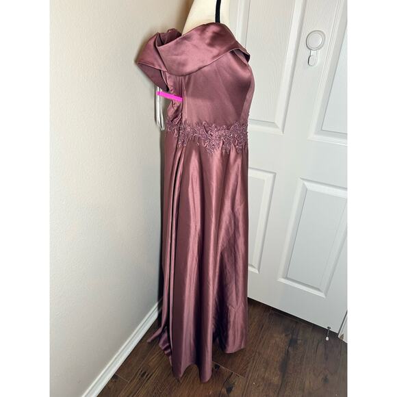 David's Bridal 22W Oleg Cassini A-Line Formal Dress - Picture 14 of 16